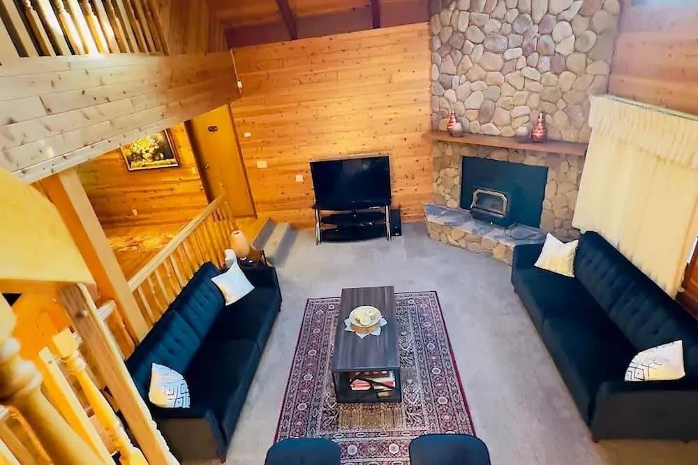 Photo of Livingroom in Willow Creek