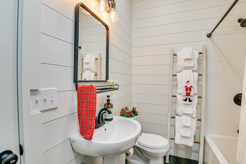 Photo of Bathroom in French Camp