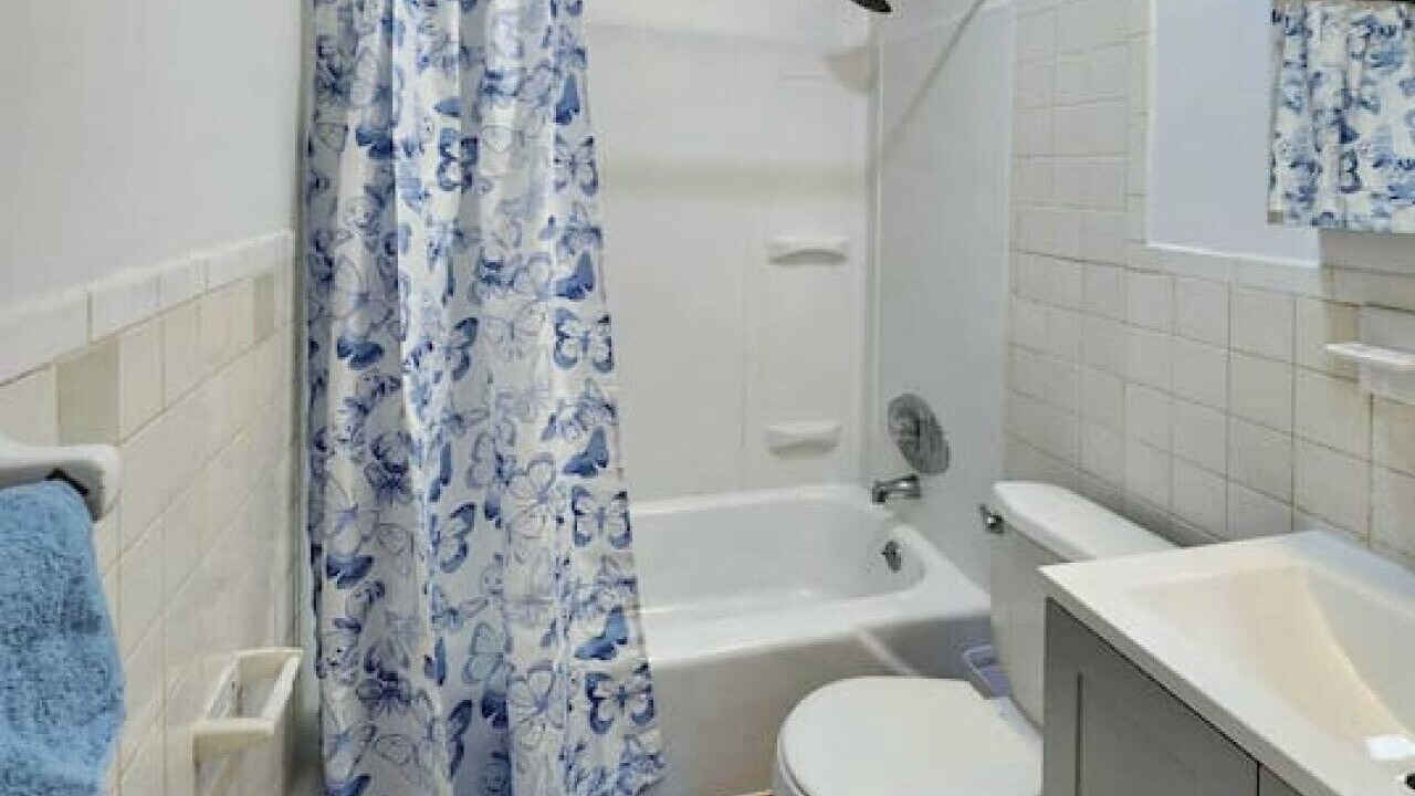 Photo of Bathroom in Memorial Square