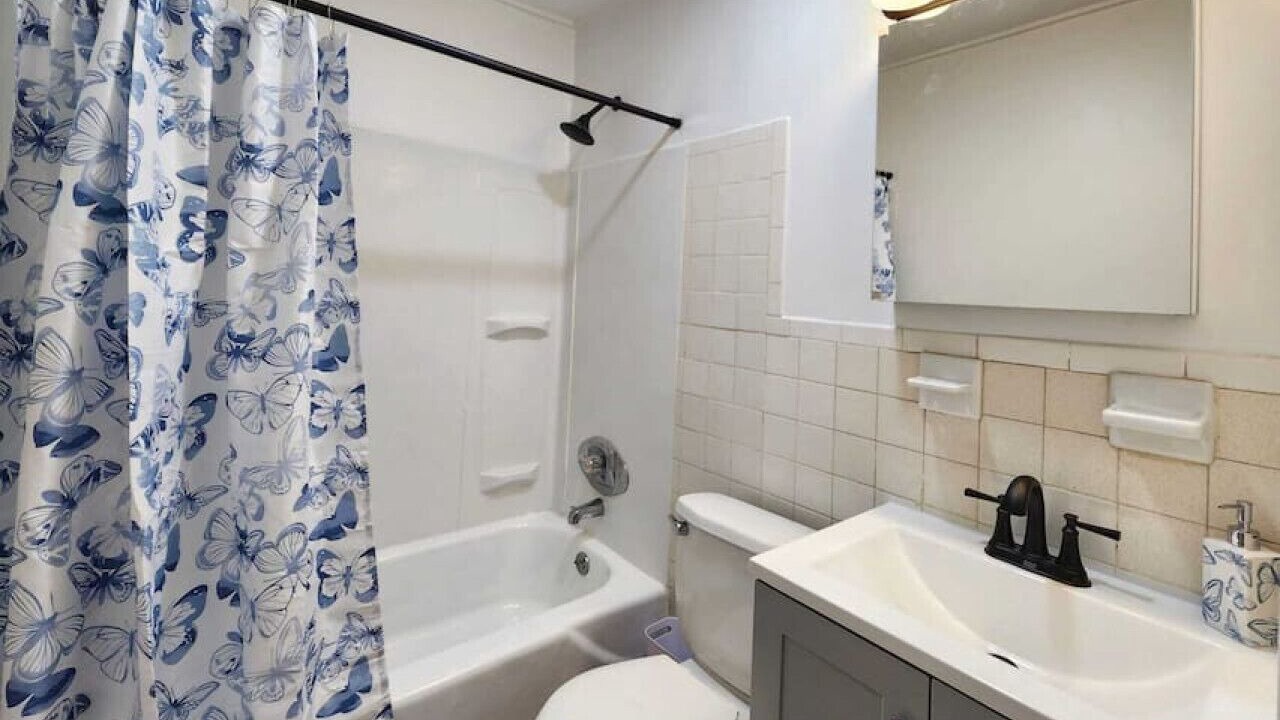 Photo of Bathroom in Memorial Square