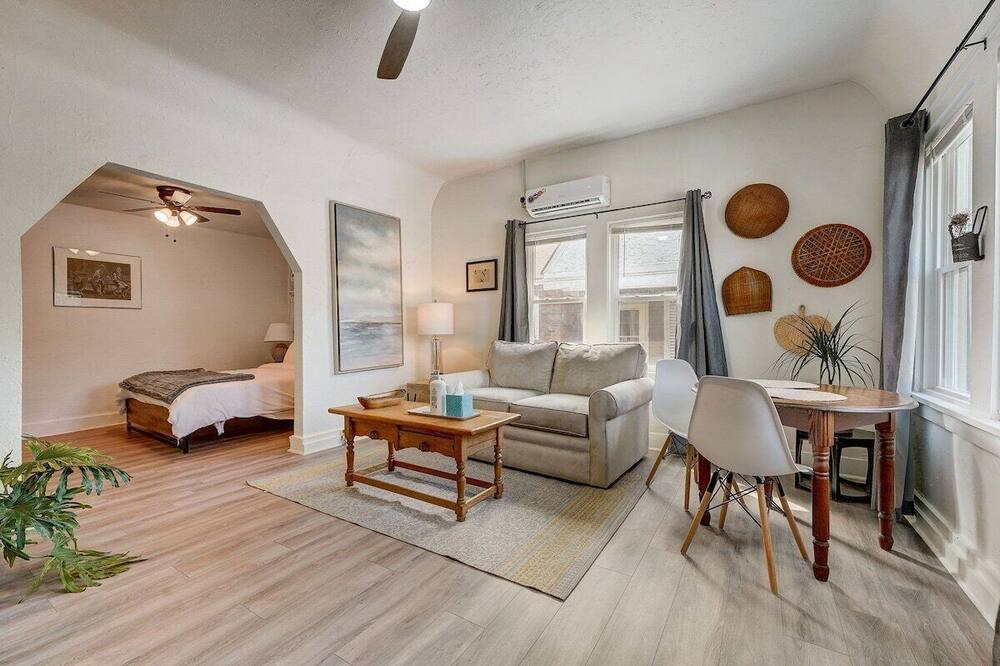 Photo of Livingroom in Central Oklahoma City
