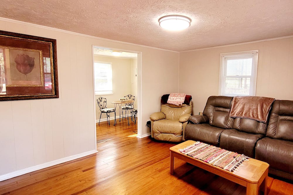 Photo of Livingroom in Cameron