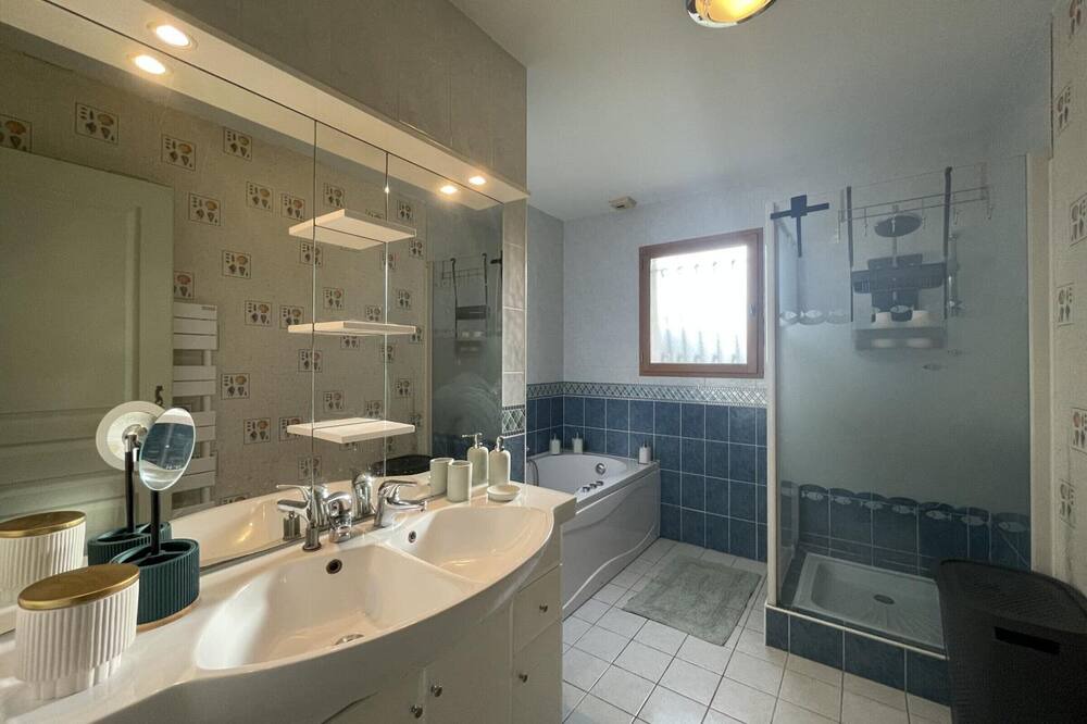 Photo of Bathroom in Avermes