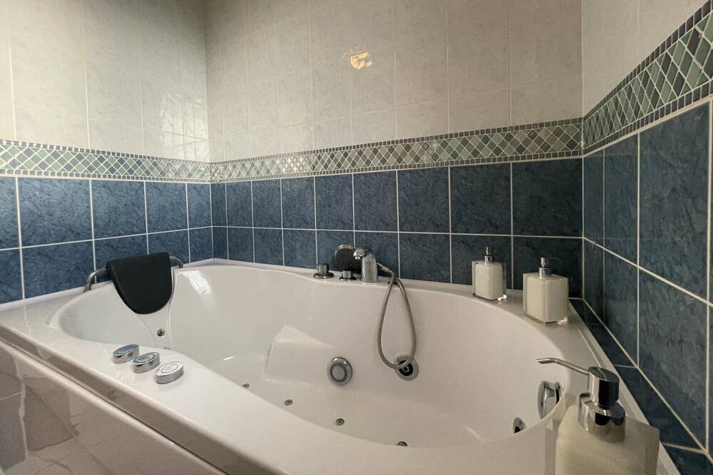 Photo of Bathroom in Avermes