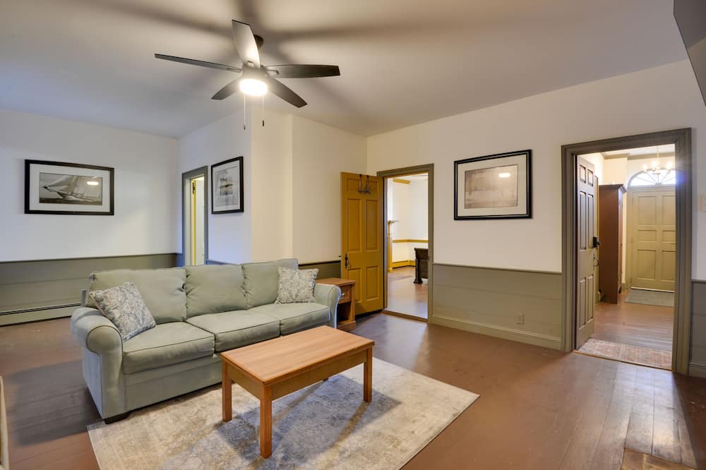 Photo of Livingroom in Town of Hounsfield