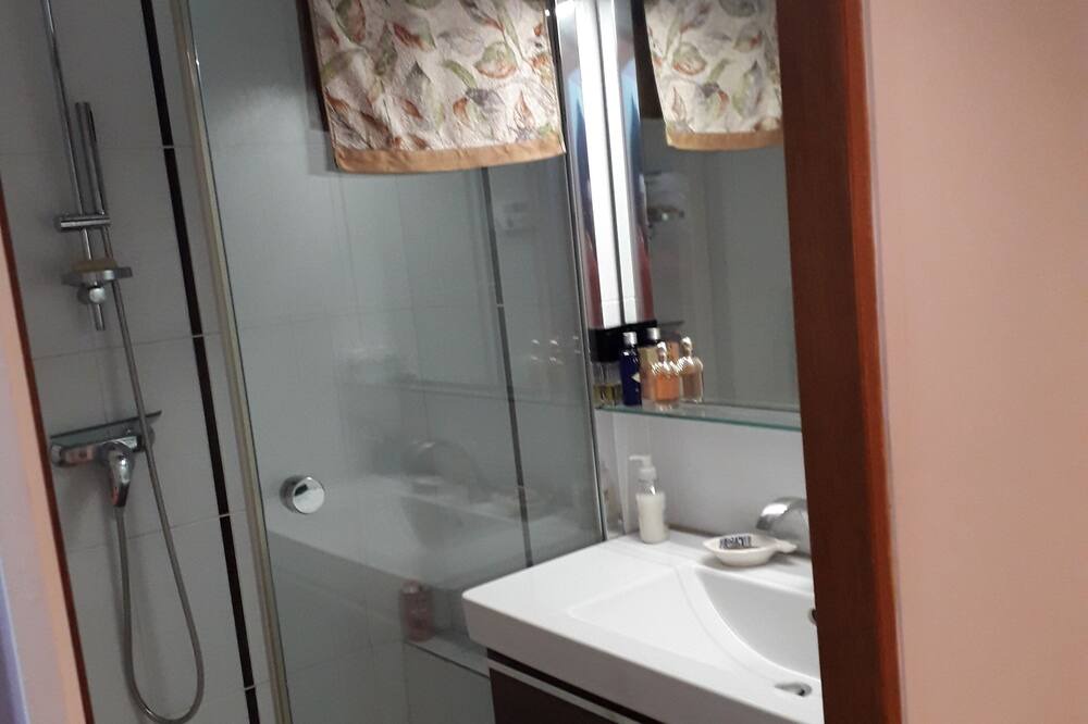 Photo of Bathroom in Bagneux