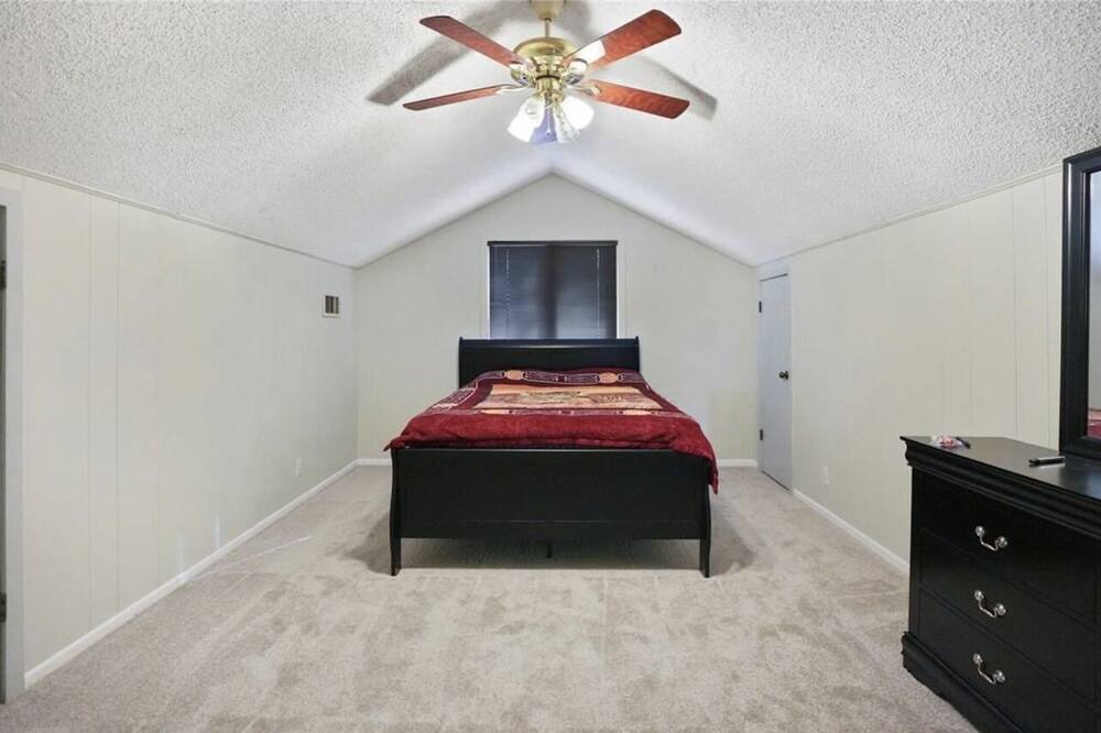 Photo of Bedroom in Lakeview  Jefferson County