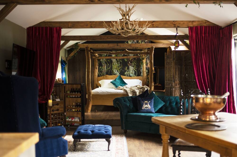 Photo of Others in Layer de la Haye