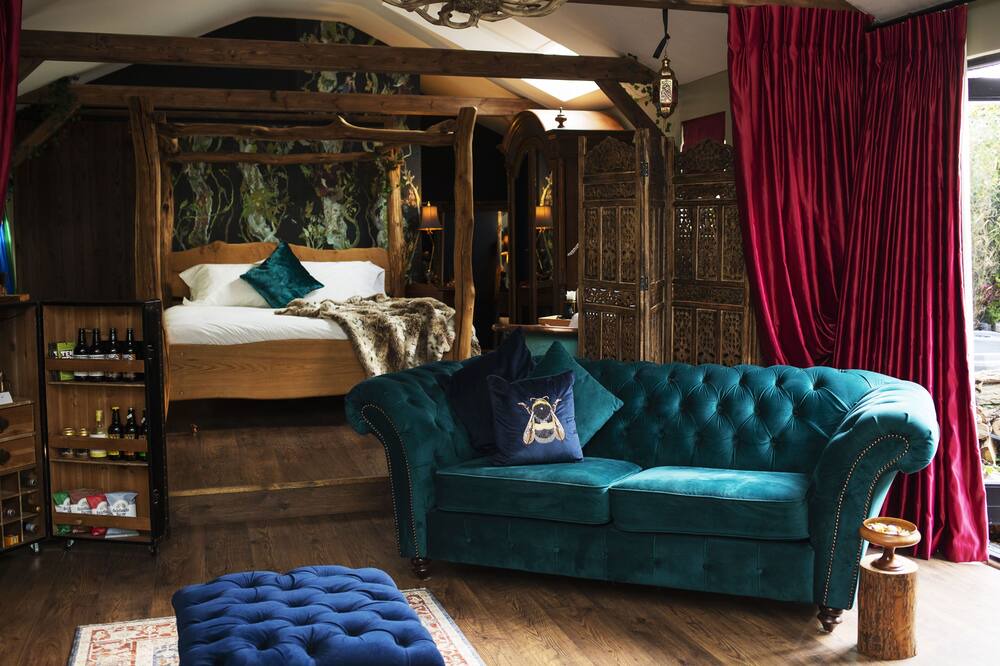 Photo of Others in Layer de la Haye