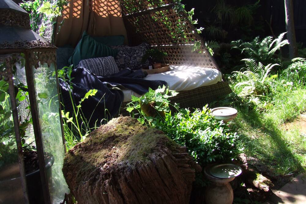 Photo of Others in Layer de la Haye