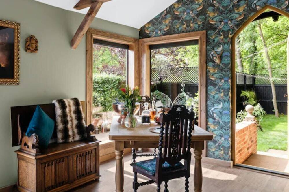 Photo of Others in Layer de la Haye