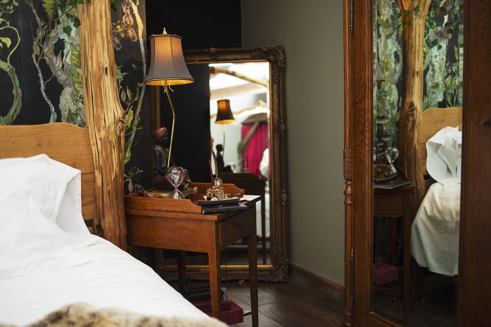 Photo of Others in Layer de la Haye