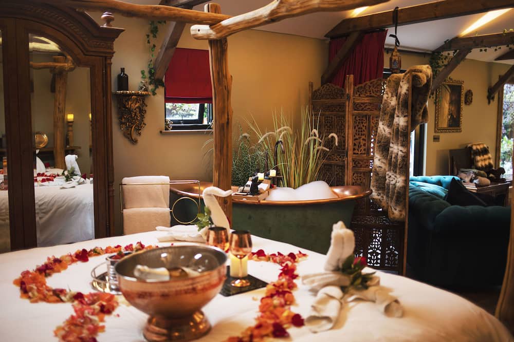 Photo of Others in Layer de la Haye