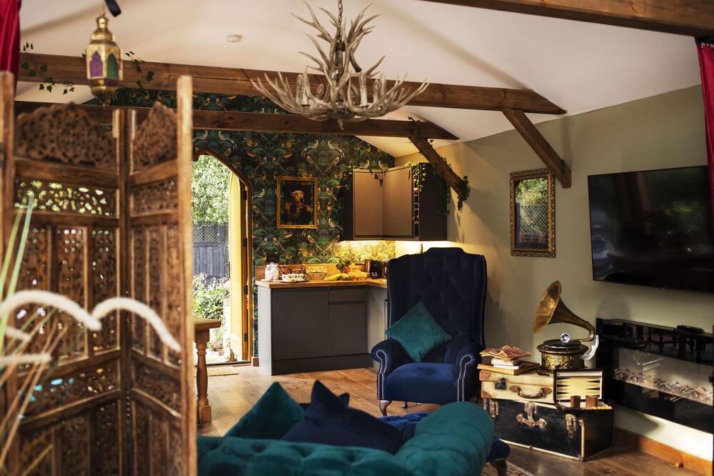 Photo of Others in Layer de la Haye