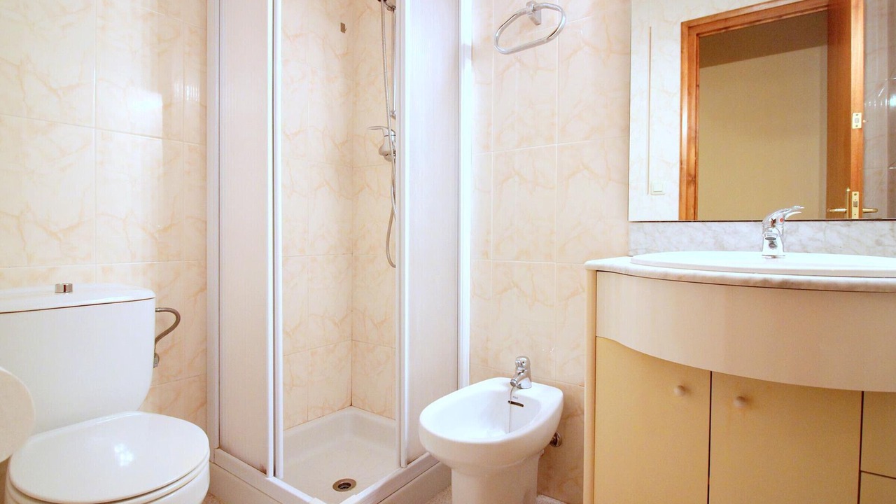 Photo of Bathroom in Palau-Saverdera