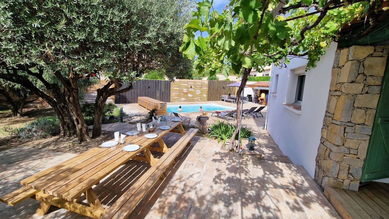 Photo of Outdoor in Poussan