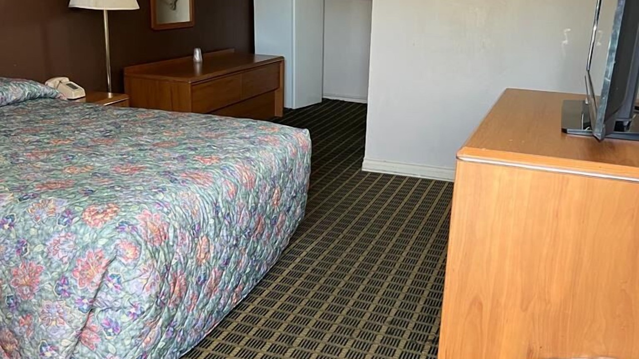 Photo of Bedroom in Powellhurst-Gilbert