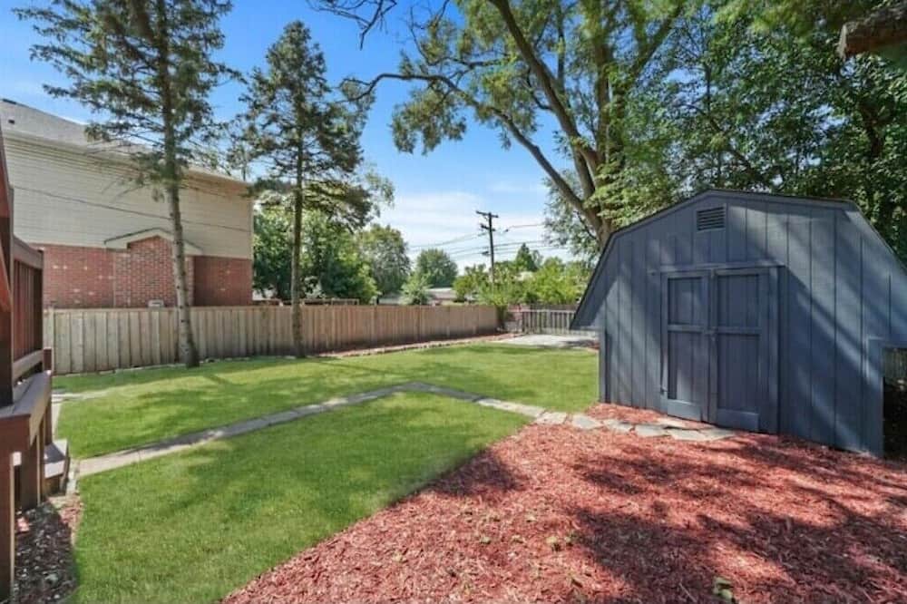 Photo of Outdoor in Oak Lawn