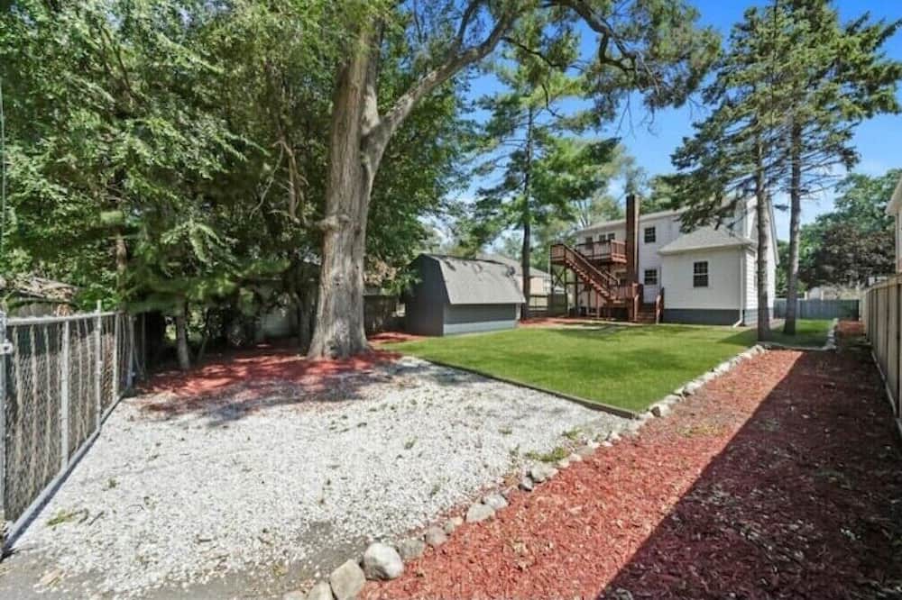 Photo of Outdoor in Oak Lawn