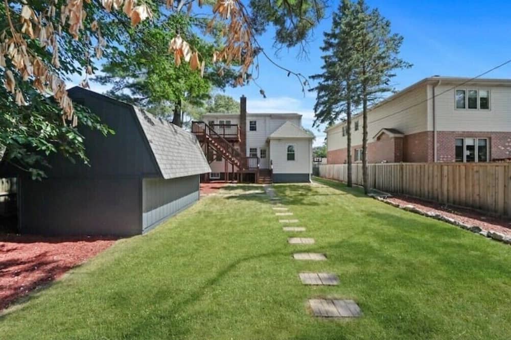 Photo of Outdoor in Oak Lawn