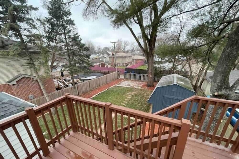 Photo of Outdoor in Oak Lawn