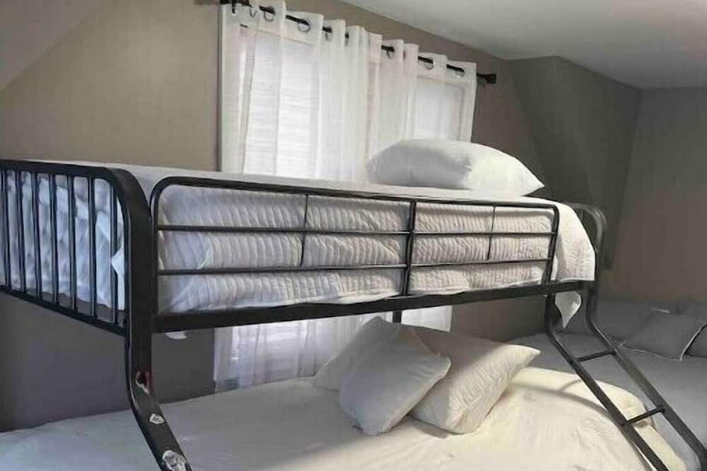 Photo of Bedroom in Oak Lawn