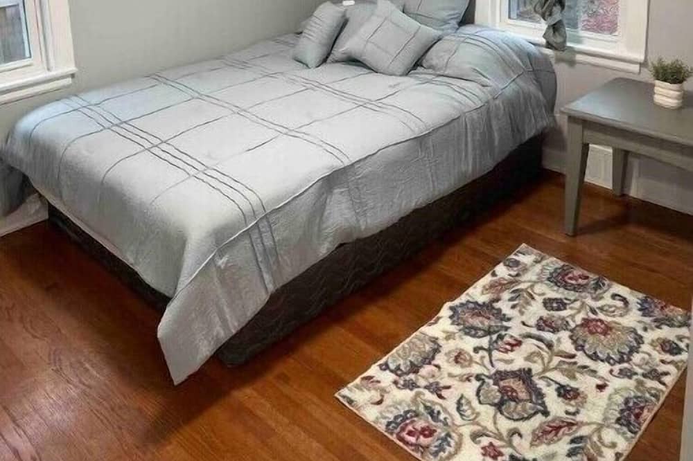 Photo of Bedroom in Oak Lawn