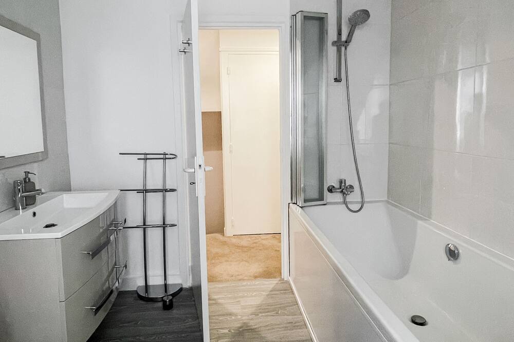 Photo of Bathroom in Gavray