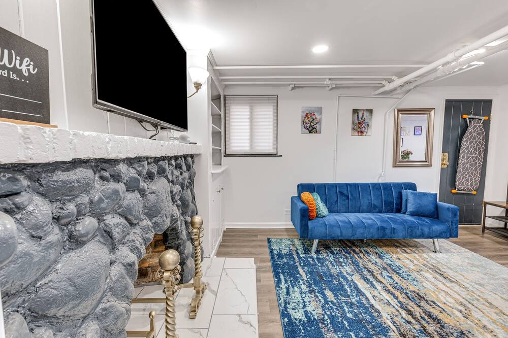 Photo of Livingroom in Teaneck