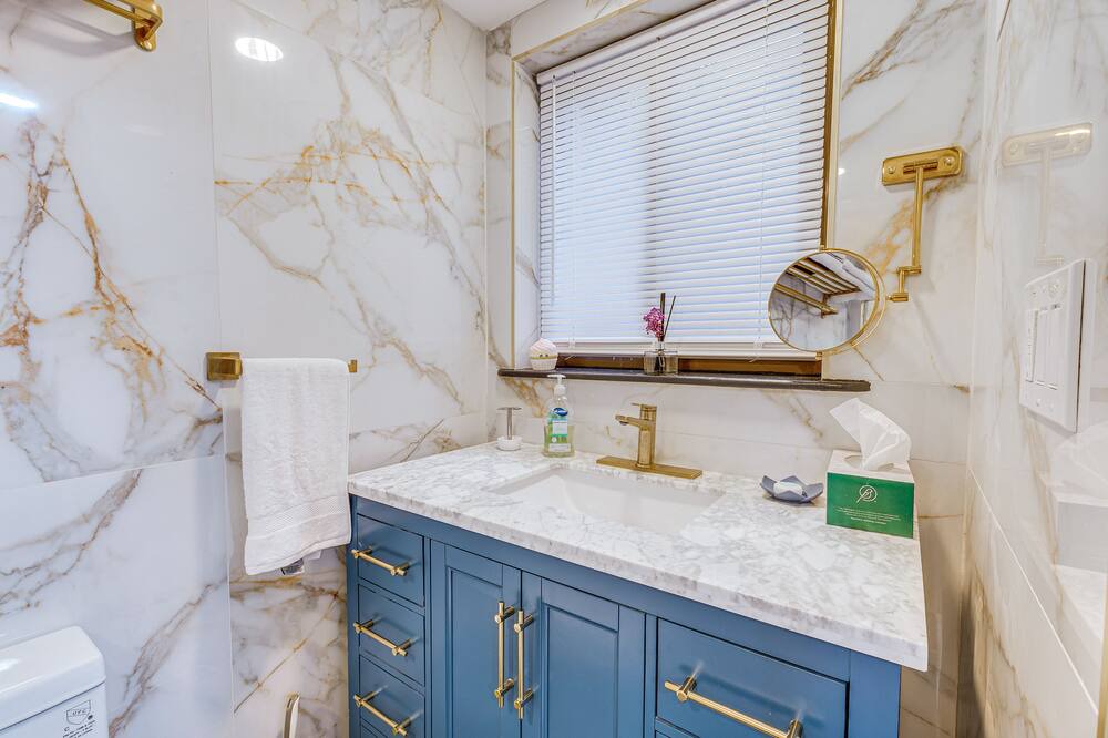 Photo of Bathroom in Teaneck