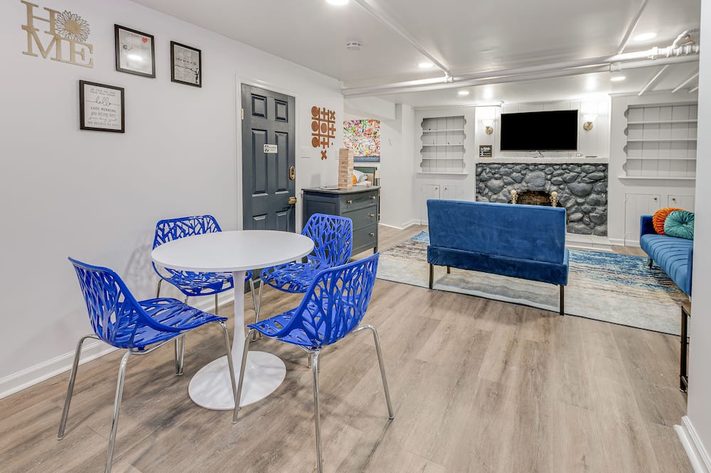Photo of Livingroom in Teaneck
