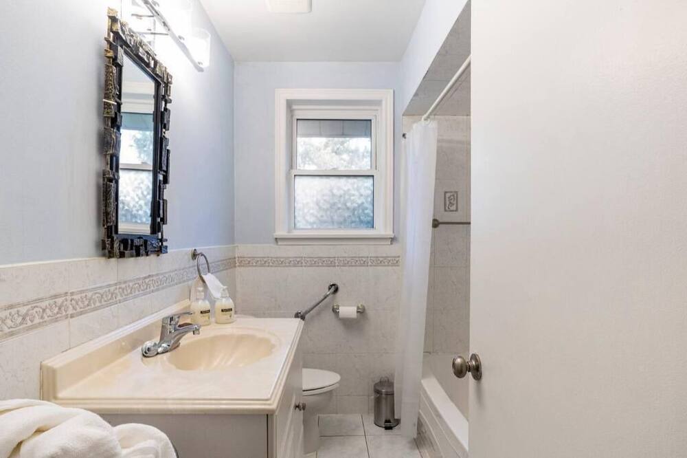 Photo of Bathroom in Newtonbrook