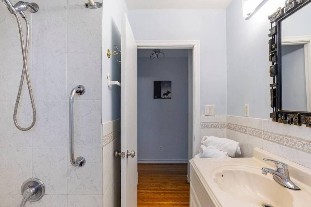 Photo of Bathroom in Newtonbrook