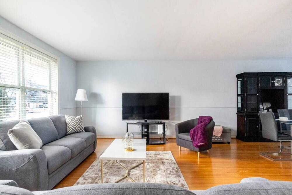 Photo of Livingroom in Newtonbrook