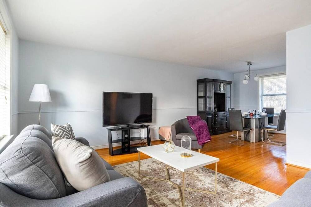 Photo of Livingroom in Newtonbrook