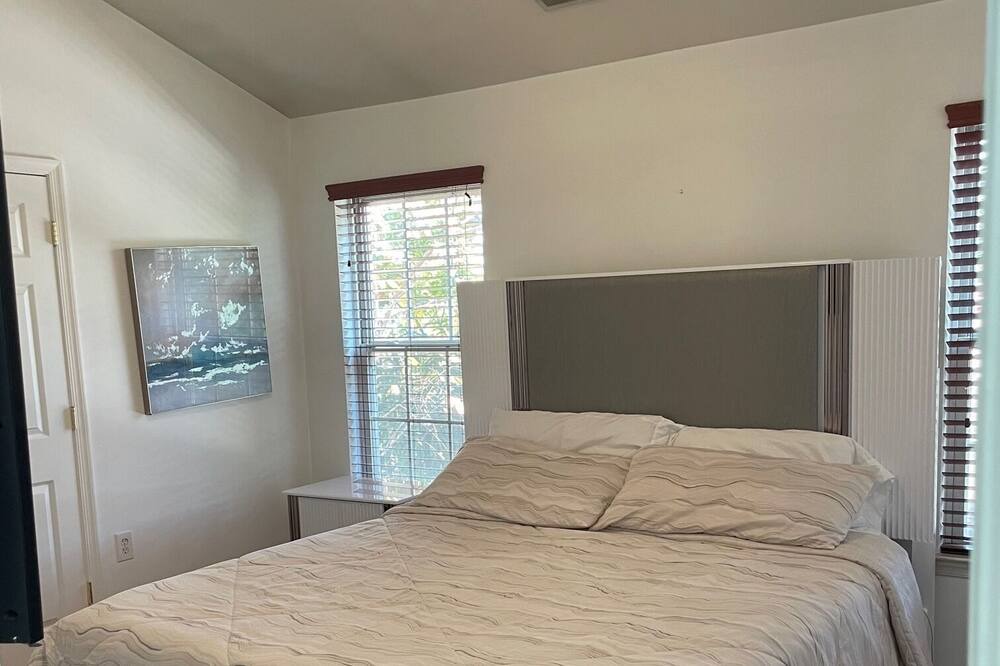 Photo of Bedroom in Baileys Crossroads