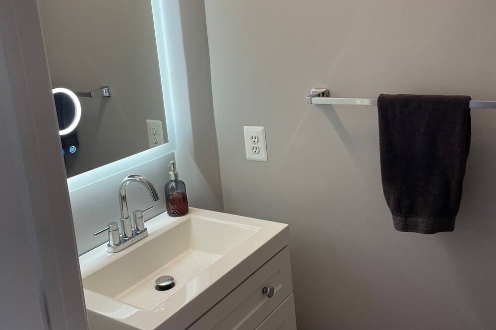Photo of Bathroom in Baileys Crossroads