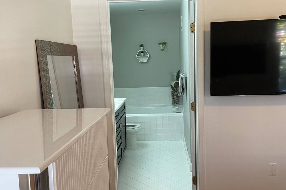 Photo of Bedroom in Baileys Crossroads