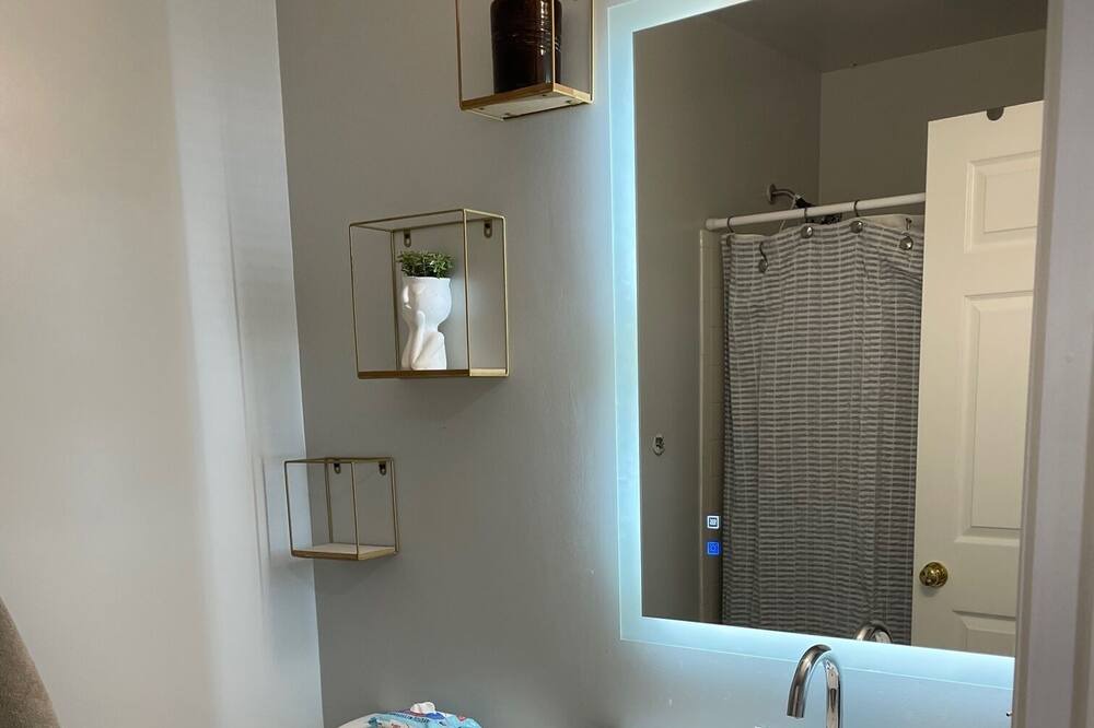 Photo of Bathroom in Baileys Crossroads