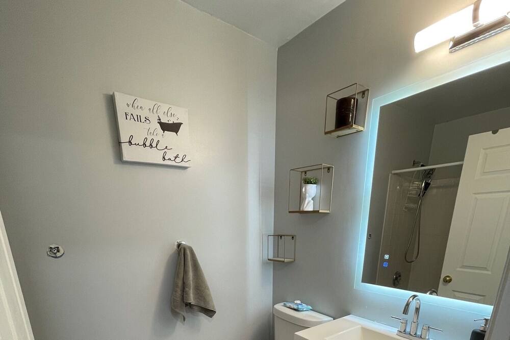 Photo of Bathroom in Baileys Crossroads