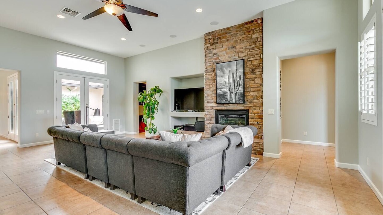 Photo of Livingroom in Carefree Rolling Hills