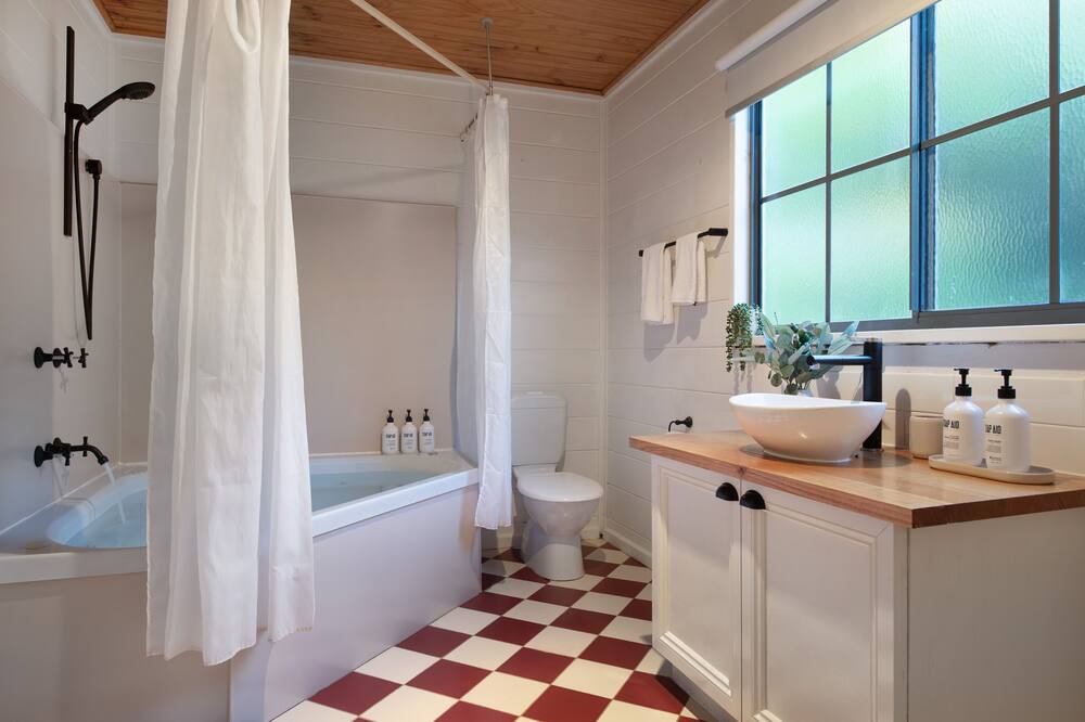 Photo of Bathroom in Daylesford