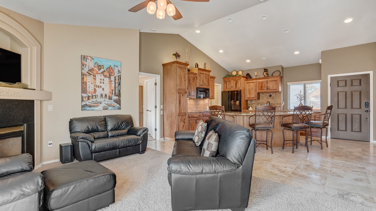 Photo of Livingroom in Cheyenne Meadows