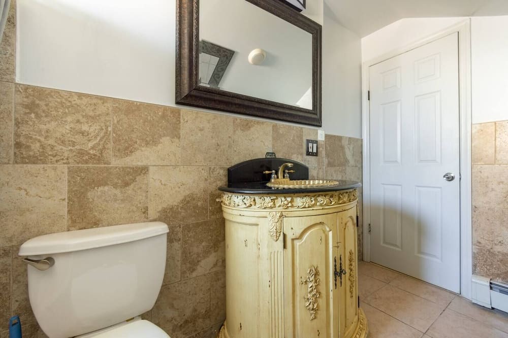 Photo of Bathroom in East Bronx