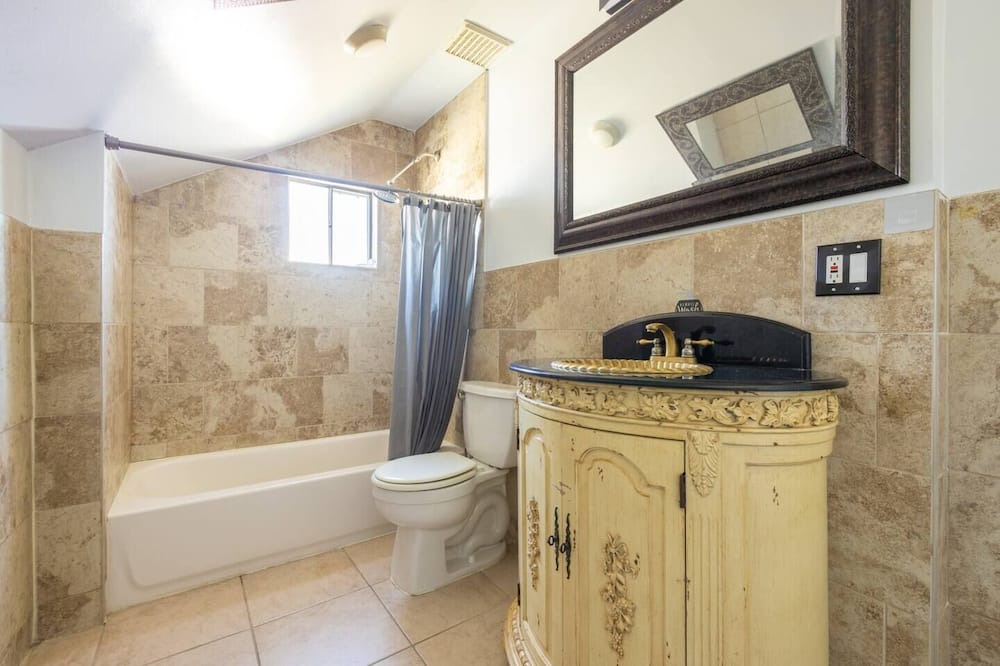 Photo of Bathroom in East Bronx