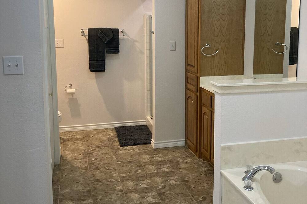 Photo of Bathroom in Ellis County
