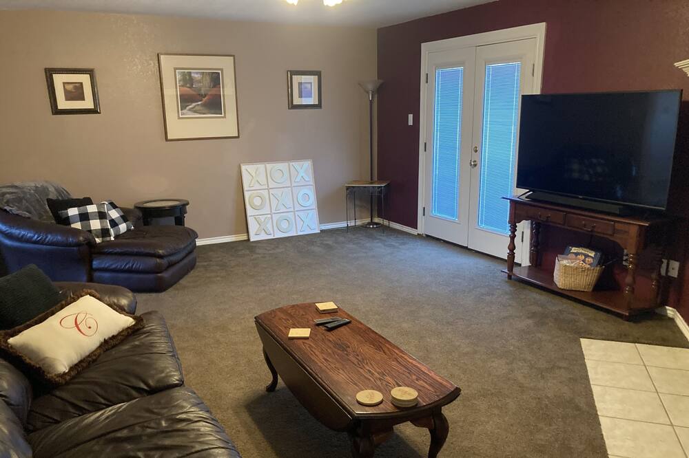 Photo of Livingroom in Ellis County