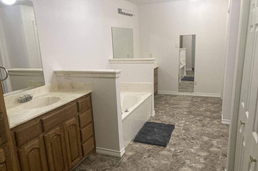 Photo of Bathroom in Ellis County