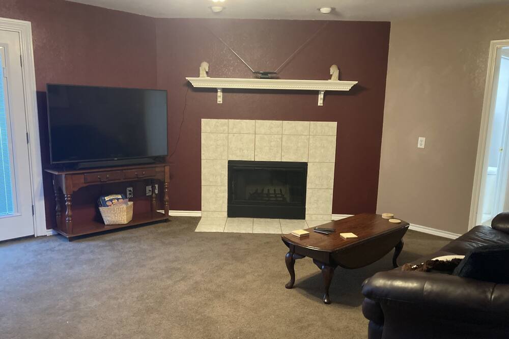 Photo of Livingroom in Ellis County