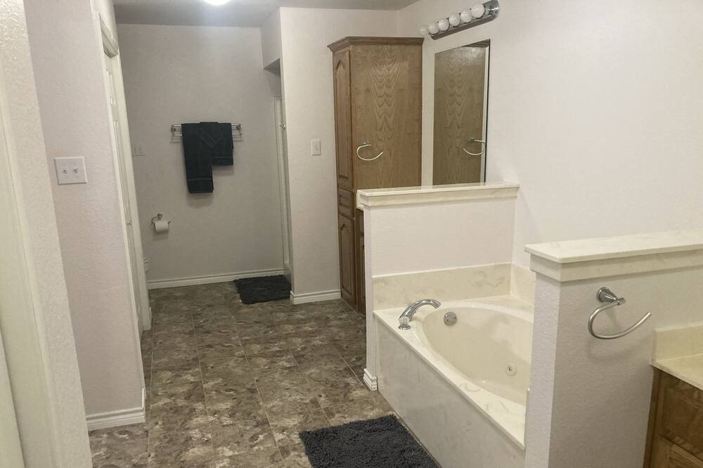 Photo of Bathroom in Ellis County
